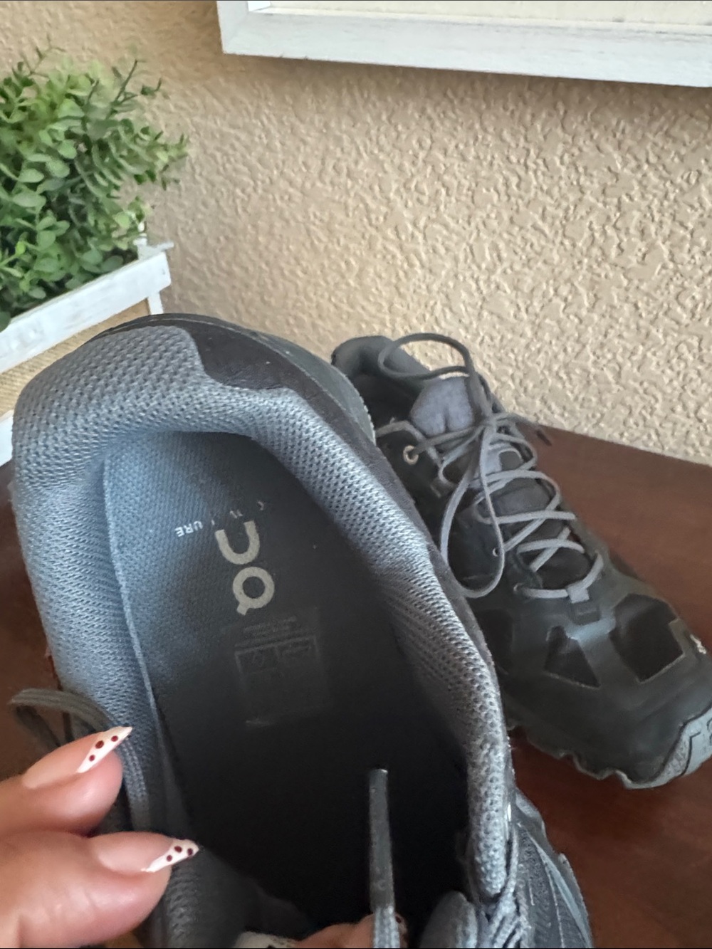 On Running Black and Gray Trail Running Shoes sz 7.5 - Picture 4 of 6